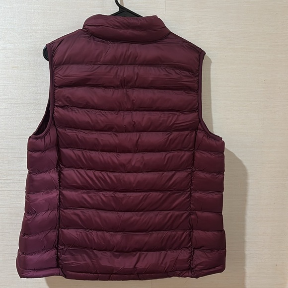 Women’s burgandy Vest - Picture 2 of 3